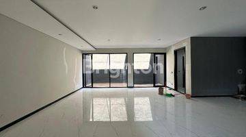 Gambar 4 Rumah 3 Lantai Baru Unfurnished SHM di Somerset, Surabaya