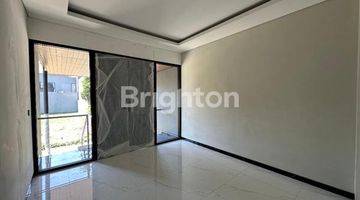 Gambar 5 Rumah 3 Lantai Baru Unfurnished SHM di Somerset, Surabaya