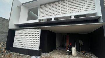 Gambar 2 Rumah 2 Lantai Townhouse di Caman dekat ke Tol Becakayu, Bekasi