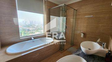 Gambar 3 Botanica Garden Furnished 2 Kamar Hadap Taman Kolam Renang