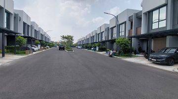 Gambar 2 Rumah 2 Lantai Di Depan Taman Cluster Magenta Summarecon Bekasi

