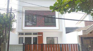 tampak depan rumah baru 2 lantai, depan