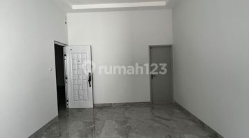 foto lainnya rumah baru 2 lantai, depan