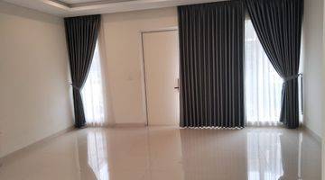 ruang tamu rumah dijual 3 lantai bagus