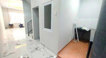 Gambar 3 Rumah Ada 2 Unit Gaya Modern di Kelapa Gading 73077 Rc