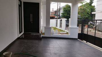 Gambar 4 Rumah B. New, Pool, Hook Di Mertilang Bintaro.