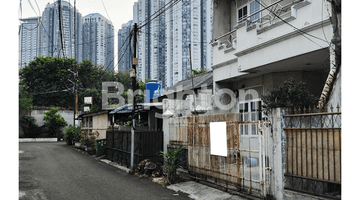 Gambar 3 RUMAH 2 LANTAI DI TOMANG JAKARTA BARAT ROW 2 MOBIL