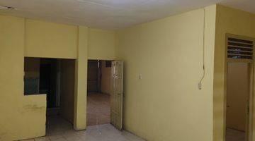 Gambar 5 Rumah Dan Toko di Pinggir Jalan Ampenan 