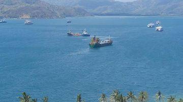 Gambar 1 Tanah View Laut Dan View Kapal Pesiar di Teluk Kadinan Sekotong