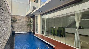 Gambar 1 Modern Townhouse Lokasi Elite Kemang Area