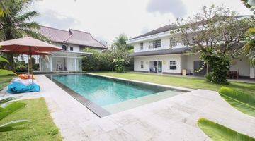 Gambar 4 Luxury And Elegant Villa With Rice Field View In Umalas 