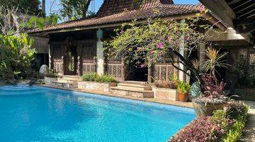 Gambar 1 Classic dan Luxury  Villa  di Legian Seminyak