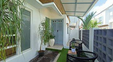 Gambar 3 Rumah 2 Lantai Tropis Kolonial di  Taman Griya