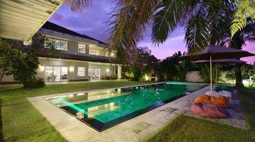 Gambar 1 Luxury And Elegant Villa With Rice Field View In Umalas 