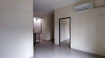 ruang keluarga rumah bagus di perum malaka