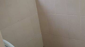 kamar mandi rumah 2 lantai bagus unfurnished