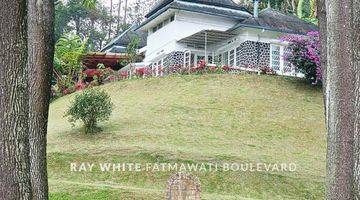 Gambar 1 Puncak Pass Villa Kolonial View Hutan Cemara Menakjubkan