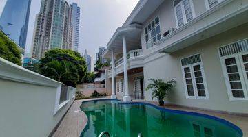 Gambar 2 Classic Modern Calm House At Exclusive Complek Mega Kuningan