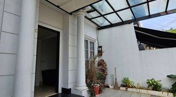 Gambar 1 Rumah klasik manis 2lantai dekat PIM 3 furnished