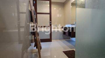 Gambar 4 Villa 2 lantai siap huni Full furnished kondisi terawat with Pool dikomplek villa Ubud