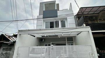 Gambar 1 Rumah 3 Lantai Bagus Furnished