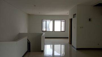 Gambar 3 Ruko Dua Lantai Townplace Cimahi