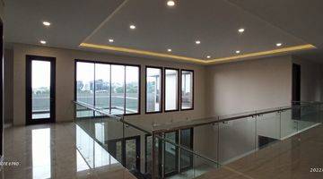 Gambar 3 Rumah Mewah Setraduta All New And Modern Style