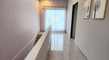 ruang keluarga furnished tropical design 3 lantai