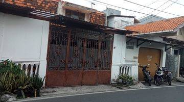 tampak depan rumah strategis di jalan cempaka