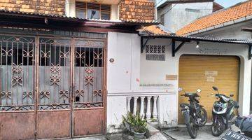 tampak depan rumah strategis di jalan cempaka