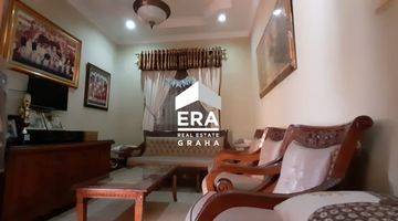 ruang tamu rumah strategis di cikoko barat