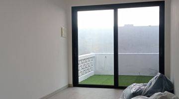 Gambar 1 Disewakan Rumah 2 Lantai , Baru, Fully Furnished