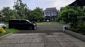 Gambar 4 Rumah Di Raffles Hills Cibubur Depan Taman Row Jalan Superlebar