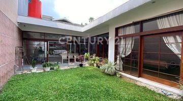 Gambar 4 Dijual Rumah Klasik Modern Siap Huni Setrasari Bandung