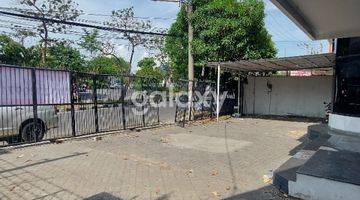 Gambar 5 Rumah usaha di jalan kembar Raya Kupang Jaya, parkir luas