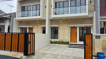 Gambar 1 Rumah 2 Lantai Baru di Kencana Loka Bsd Semi Furnished 