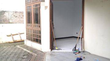garasi/carport rumah 2 lantai di jalan