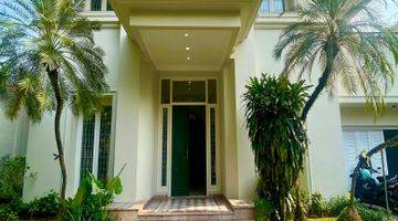 Gambar 1 American Classic House Style In Kebayoran Baru