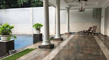 Gambar 3 American Classic Style House In Kemang