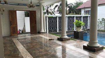 Gambar 5 American Classic Style House In Kemang