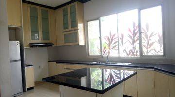 Gambar 1 Luxury house in Pejaten suitable for office