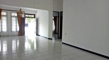 Gambar 2 Comfortable house at Senopati area suitable for office