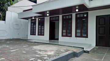 Gambar 1 Comfortable house at Senopati area suitable for office