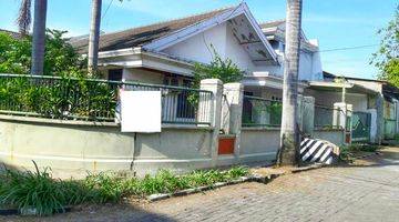 Gambar 1  Rumah Hook Jl. Dukuh Kupang Barat Surabaya 