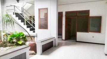 Gambar 5  Rumah Hook Jl. Dukuh Kupang Barat Surabaya 