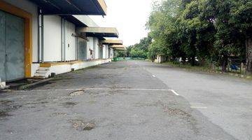 Gambar 4 Gudang Besar Dalam Ring Road Yogyakarta 