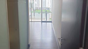 ruang keluarga apartemen baru 2 lantai royal