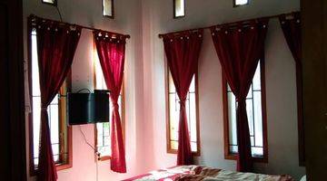 kamar tidur rumah kondisi terawat bagus di