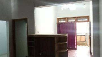 kamar tidur rumah hadap timur dekat kampus