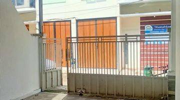 garasi/carport rumah kost bagus 2 lantai